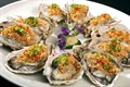 Steam the oyster with garlic fans